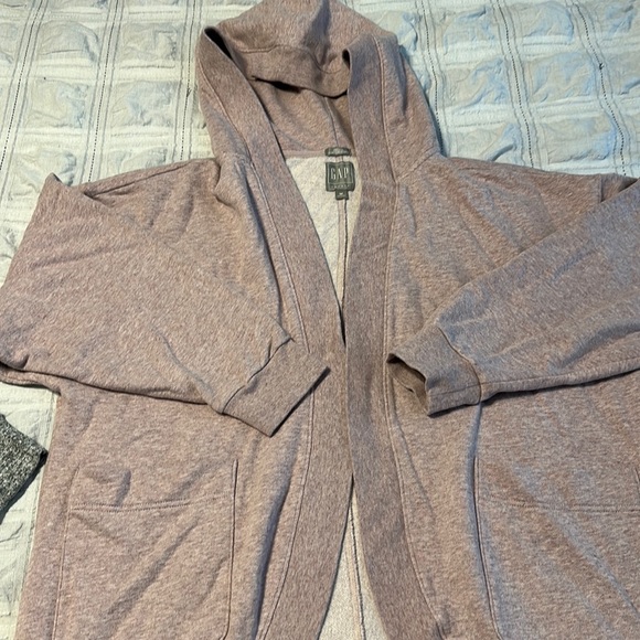 GAP Tops - Gap Sweatshirt Cardigan